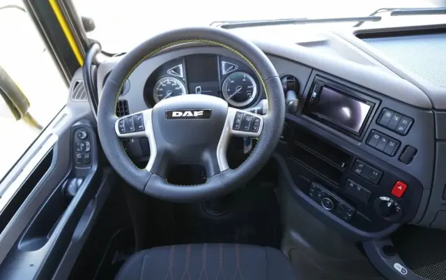 DAF XF 530 / PUSHER / 6X2/  RETARDER /  SPACE CAB /  OŚ PODNOSZONA 