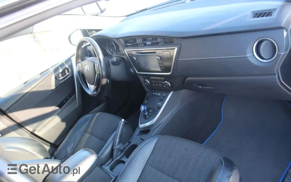 TOYOTA Auris 
