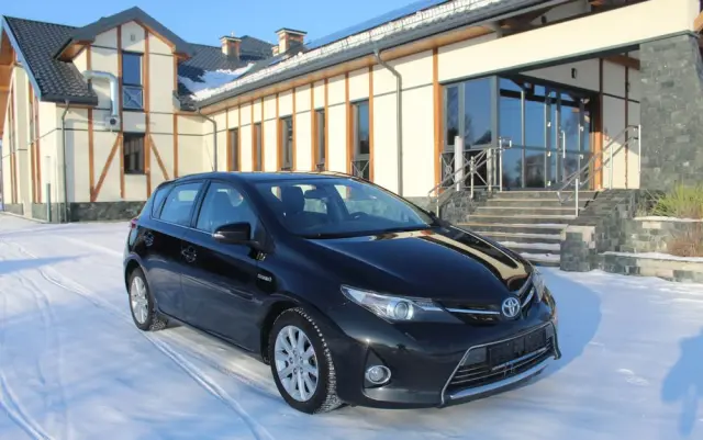TOYOTA Auris 