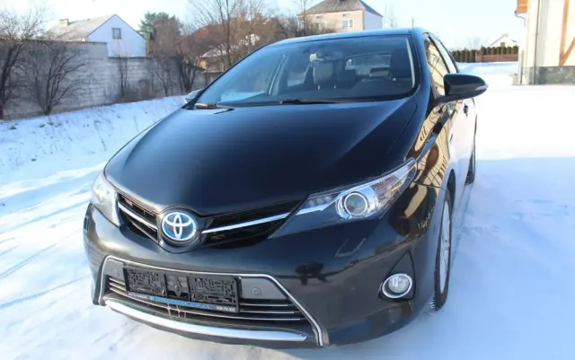 TOYOTA Auris 