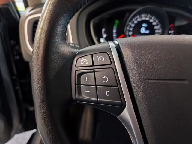 VOLVO V40 Momentum Getr