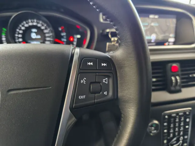 VOLVO V40 Momentum Getr
