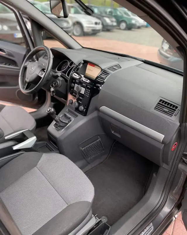 OPEL Zafira 1.6 Cosmo