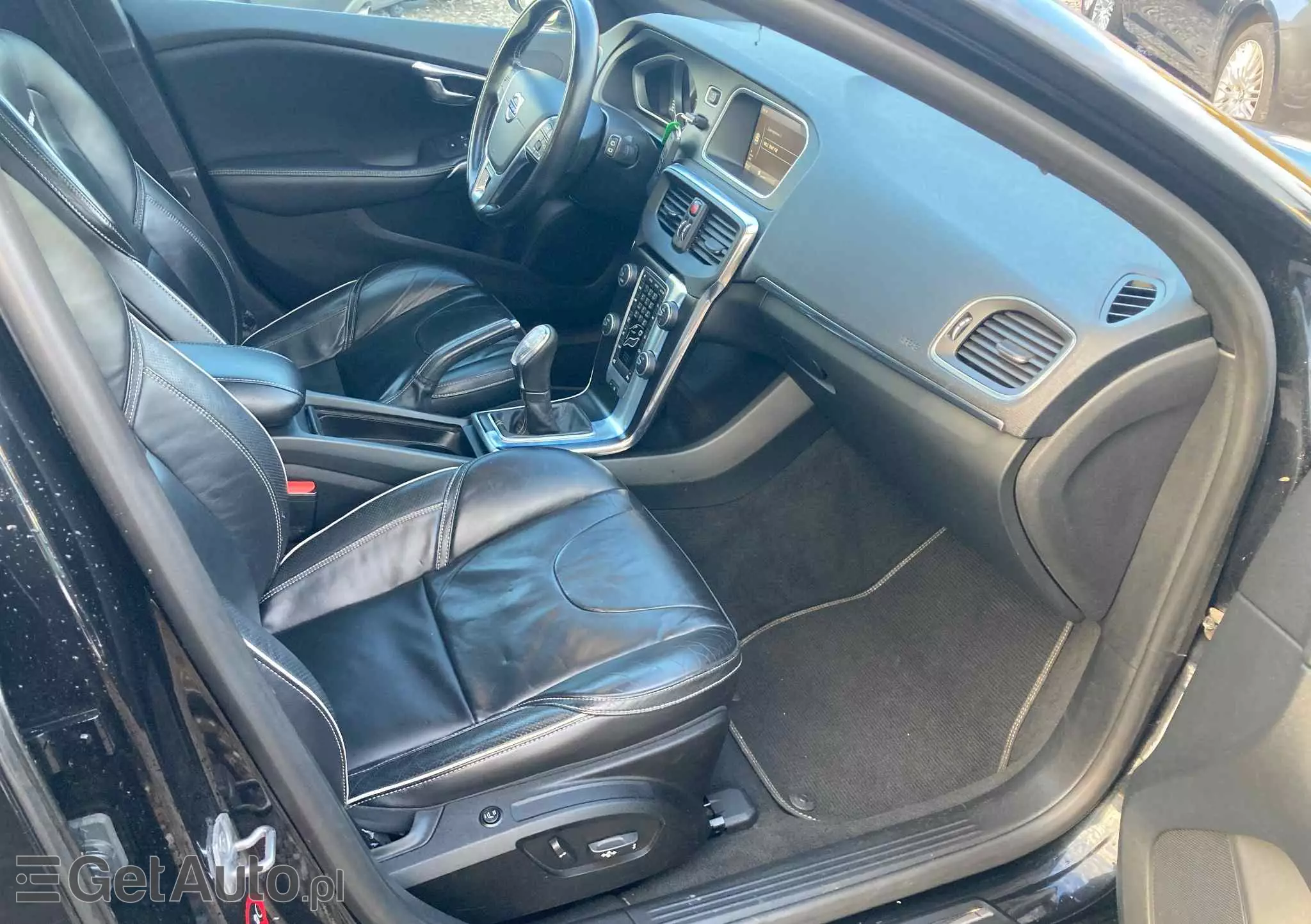 VOLVO V40 D2 R Design