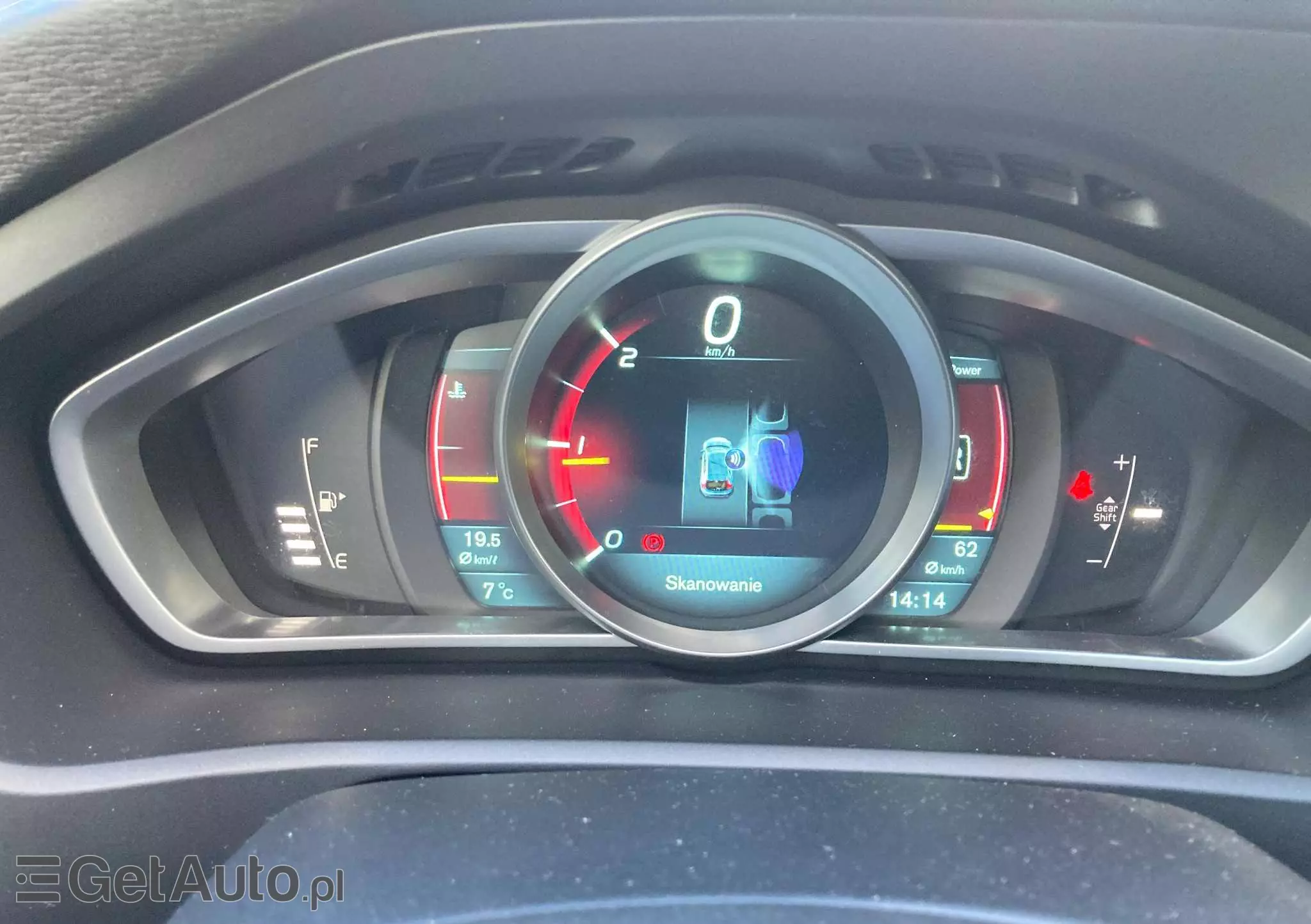 VOLVO V40 D2 R Design