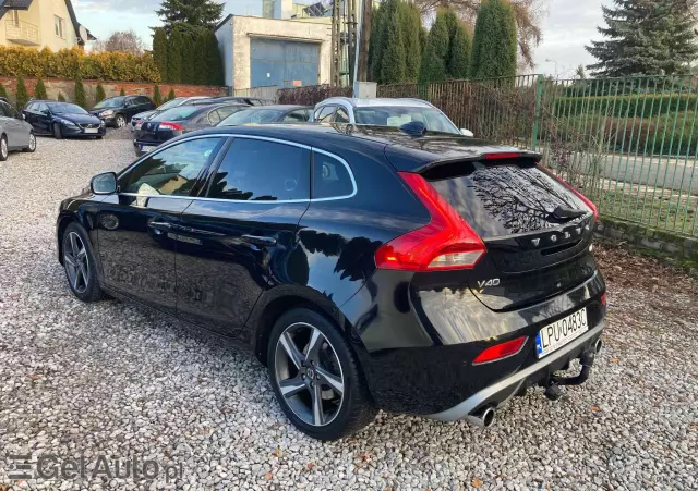 VOLVO V40 D2 R Design
