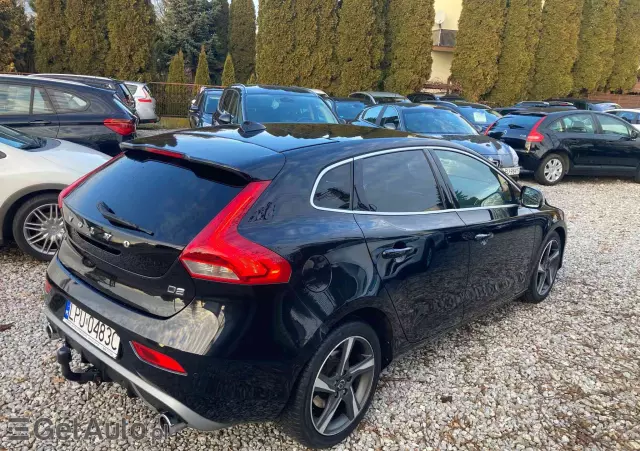 VOLVO V40 D2 R Design