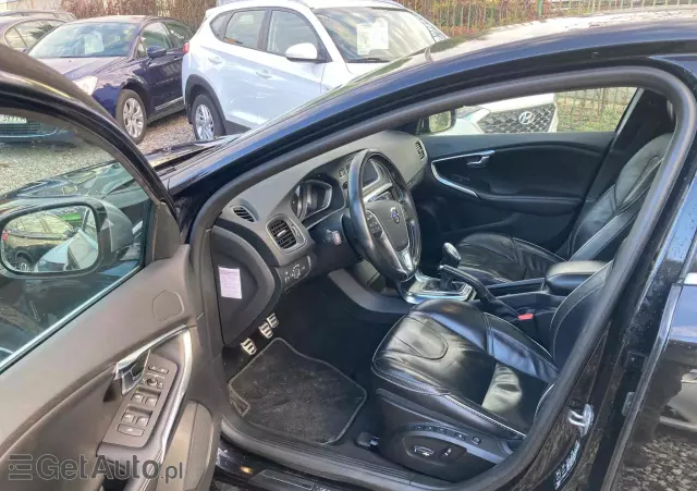 VOLVO V40 D2 R Design