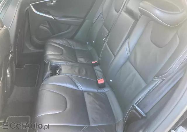 VOLVO V40 D2 R Design