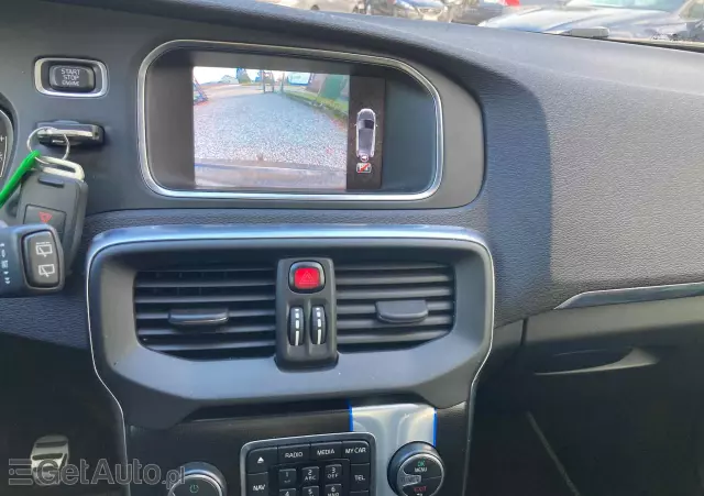 VOLVO V40 D2 R Design