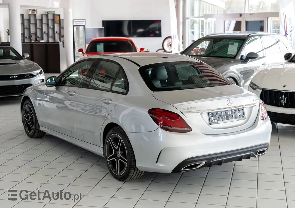MERCEDES-BENZ Klasa C 300 4MATIC 9G-TRONIC