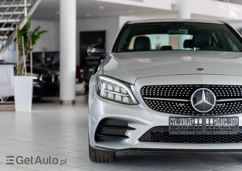 MERCEDES-BENZ Klasa C 300 4MATIC 9G-TRONIC