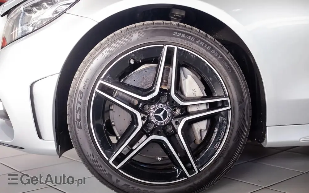 MERCEDES-BENZ Klasa C 300 4MATIC 9G-TRONIC