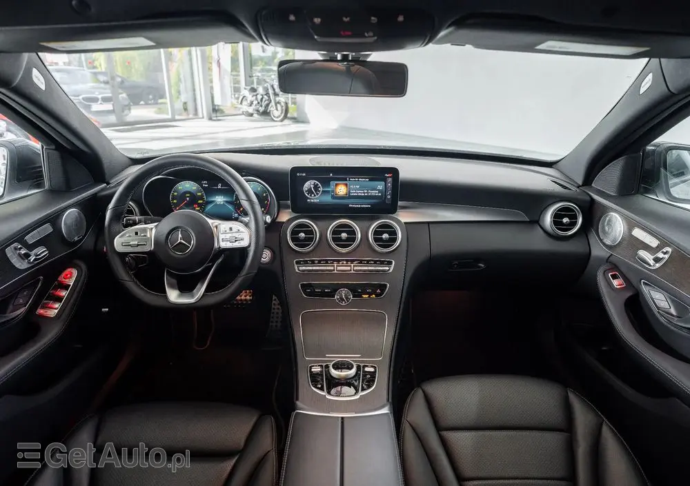 MERCEDES-BENZ Klasa C 300 4MATIC 9G-TRONIC