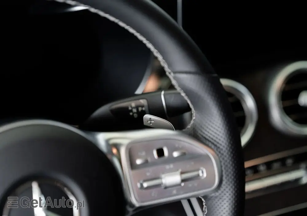 MERCEDES-BENZ Klasa C 300 4MATIC 9G-TRONIC