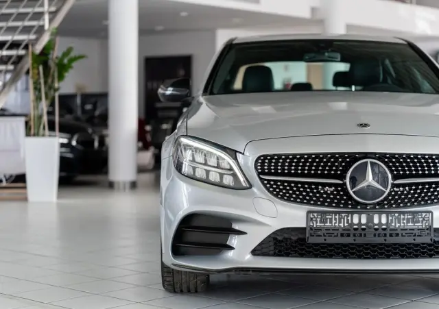 MERCEDES-BENZ Klasa C 300 4MATIC 9G-TRONIC