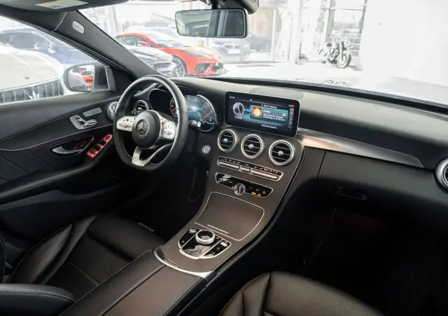 MERCEDES-BENZ Klasa C 300 4MATIC 9G-TRONIC