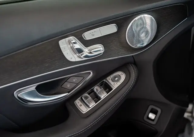 MERCEDES-BENZ Klasa C 300 4MATIC 9G-TRONIC