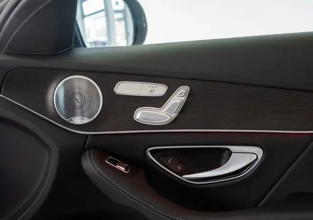 MERCEDES-BENZ Klasa C 300 4MATIC 9G-TRONIC