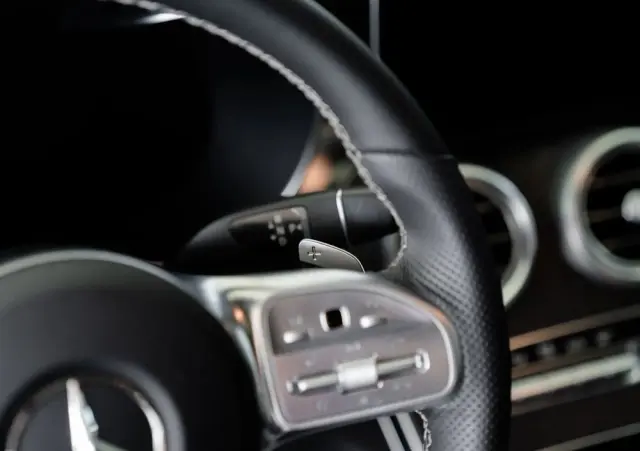 MERCEDES-BENZ Klasa C 300 4MATIC 9G-TRONIC