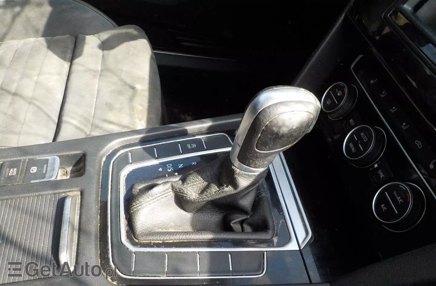 VOLKSWAGEN Passat Variant 1.6 TDI SCR DSG