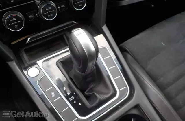 VOLKSWAGEN Passat Variant 1.6 TDI SCR DSG