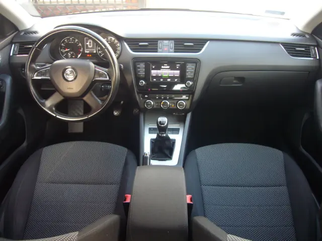 SKODA Octavia Ambition