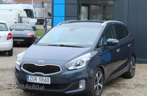 KIA Carens 