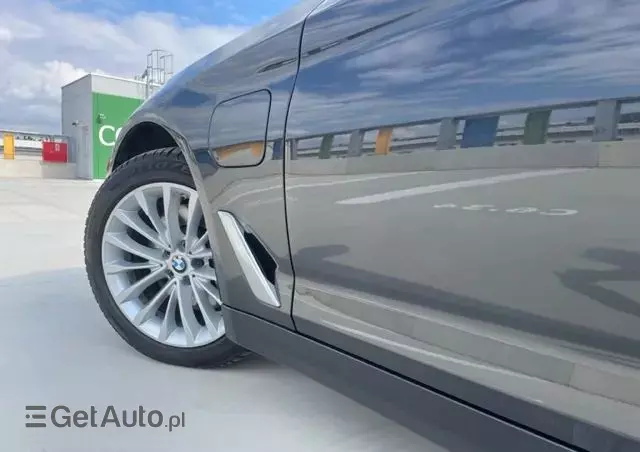 BMW Seria 5 530e iPerformance xDrive Luxury Line