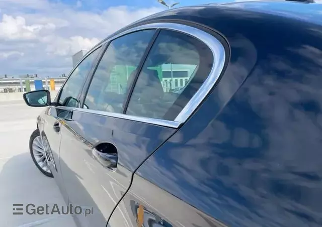 BMW Seria 5 530e iPerformance xDrive Luxury Line