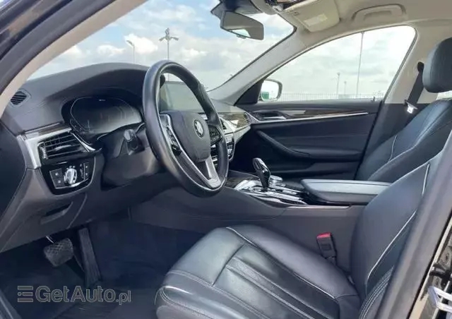 BMW Seria 5 530e iPerformance xDrive Luxury Line