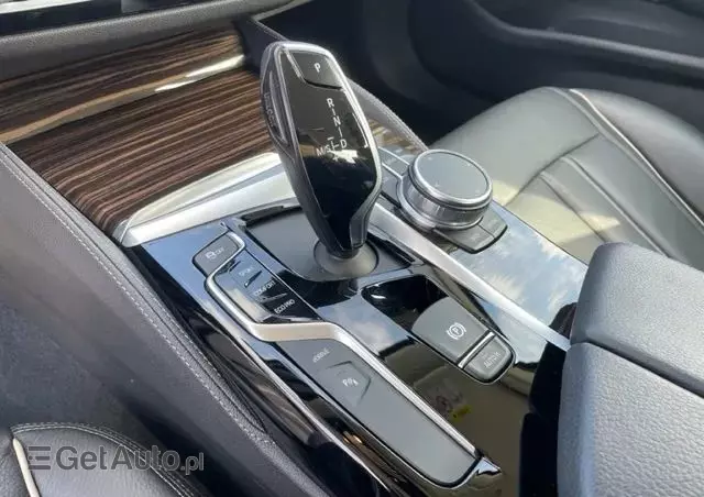 BMW Seria 5 530e iPerformance xDrive Luxury Line