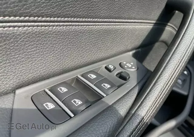 BMW Seria 5 530e iPerformance xDrive Luxury Line