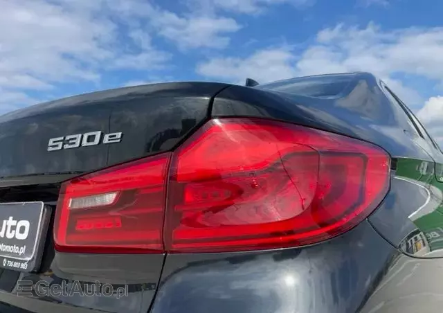 BMW Seria 5 530e iPerformance xDrive Luxury Line