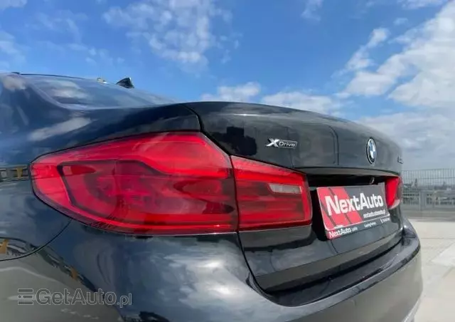 BMW Seria 5 530e iPerformance xDrive Luxury Line