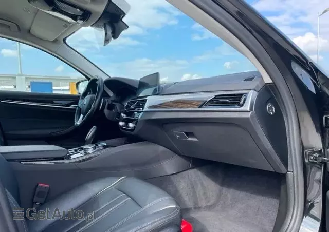 BMW Seria 5 530e iPerformance xDrive Luxury Line