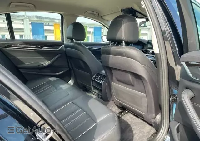 BMW Seria 5 530e iPerformance xDrive Luxury Line