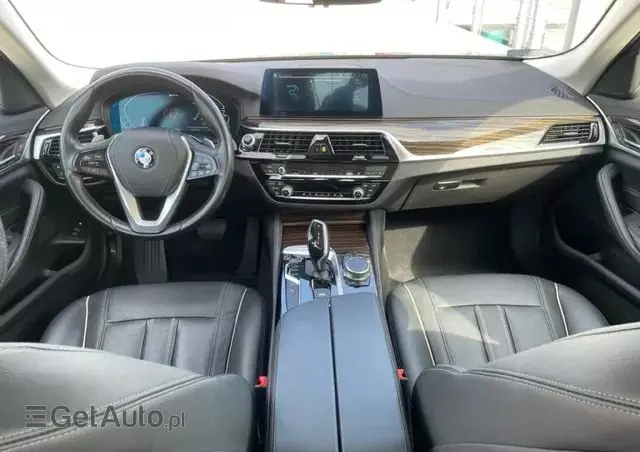 BMW Seria 5 530e iPerformance xDrive Luxury Line