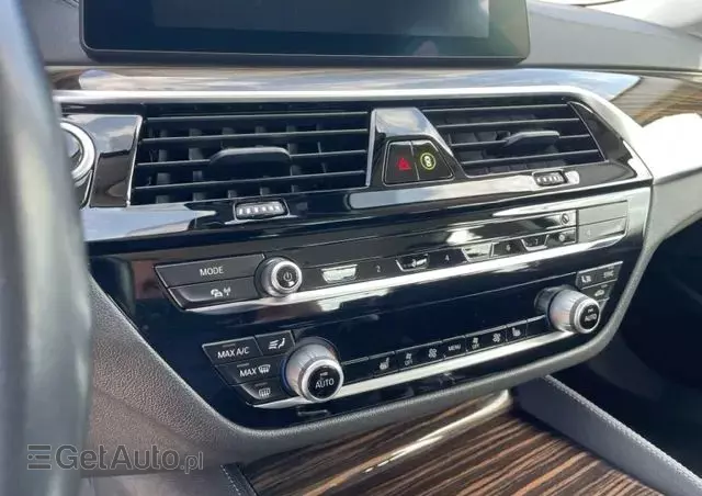 BMW Seria 5 530e iPerformance xDrive Luxury Line