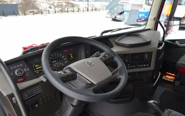 VOLVO FH500 / NISKA KABINA / HYDRAULIKA / EURO 6 / ACC / LEDY / ALUFELGI / SERWISOWANY / SPROWADZONY 