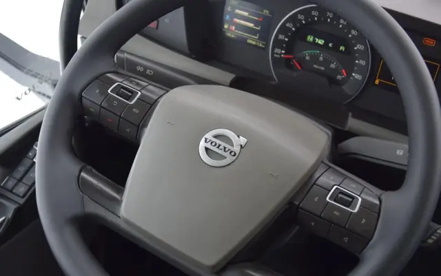 VOLVO FH500 / NISKA KABINA / HYDRAULIKA / EURO 6 / ACC / LEDY / ALUFELGI / SERWISOWANY / SPROWADZONY 