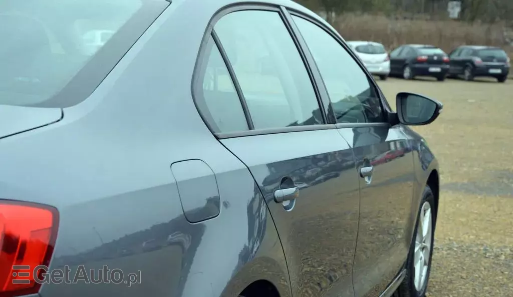 VOLKSWAGEN Jetta 