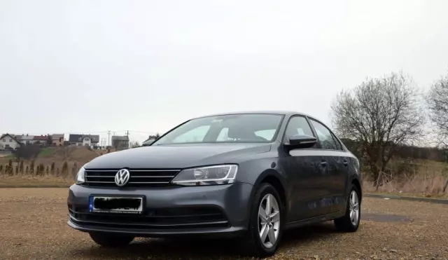 VOLKSWAGEN Jetta 