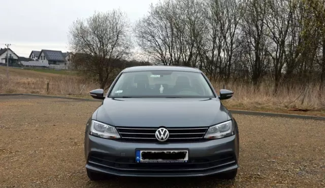 VOLKSWAGEN Jetta 