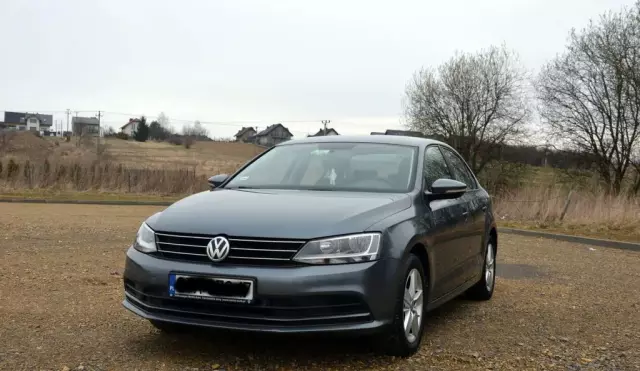 VOLKSWAGEN Jetta 