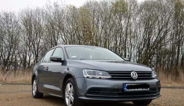 VOLKSWAGEN Jetta 