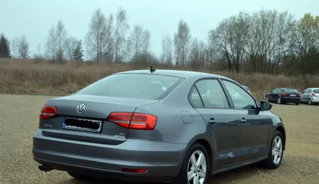 VOLKSWAGEN Jetta 