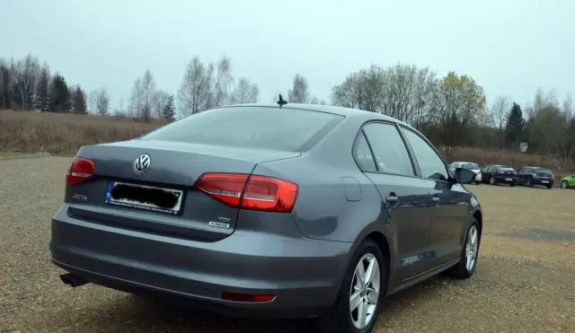 VOLKSWAGEN Jetta 