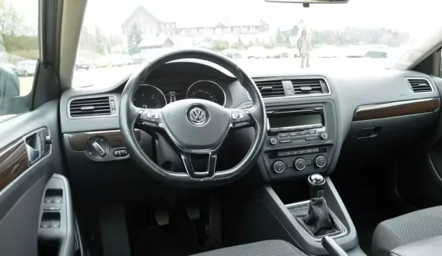 VOLKSWAGEN Jetta 