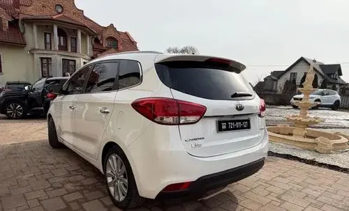 KIA Carens 